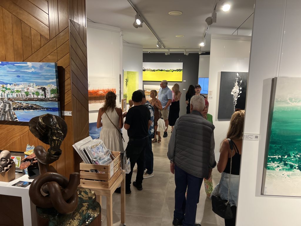 Exposición en el interior de Lanzarote Art Gallery